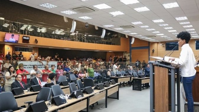 Vereadora do PT em Campinas-SP destina verba pública para festa com nudez e simulação de sexo